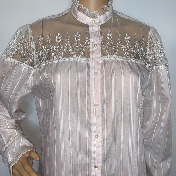 Vintage shapely lace embroidered flower blouse - Picture 7 of 9